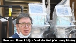 Predsednik Srbije Aleksandar Vučić tokom posete centralnoj bolnici u Novom Pazaru, 6. aprila 2020.