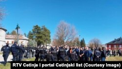 Protest građana Cetinja tokom polaganja vijenca delegacije crnogorske Vlade na grob Kralja Nikole, povodom 100 godina od njegove smrti, Cetinje 2 marta 2020.
