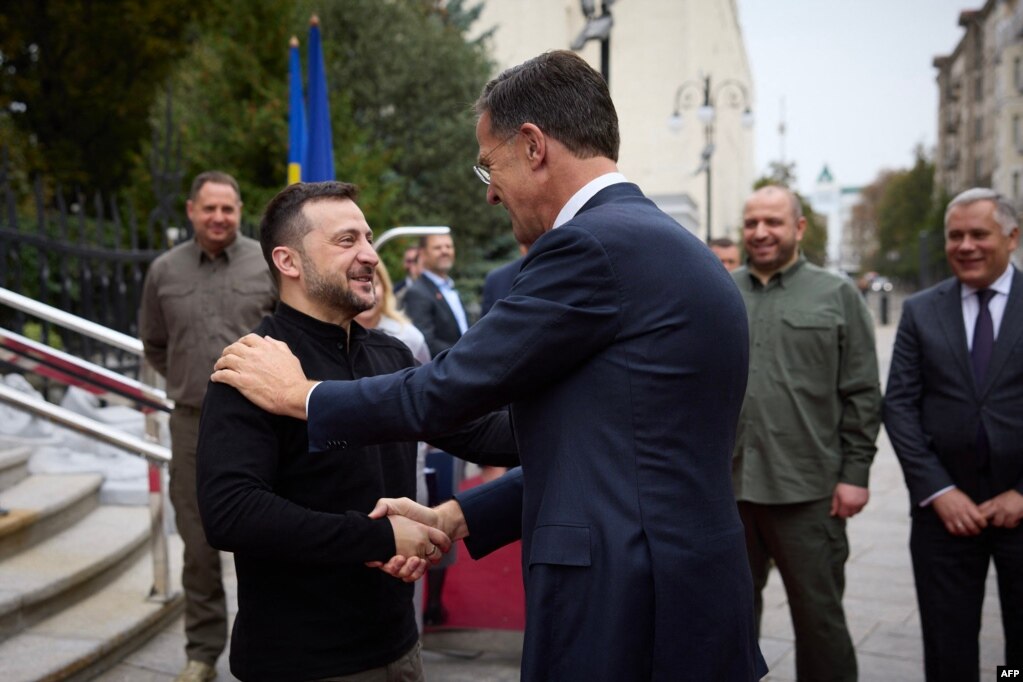 Перший візиту ролі генерального секретаря НАТО Марк Рютте здійснив до України, прибувши на третій день після вступу на посаду. Київ, 3 жовтня 2024 року