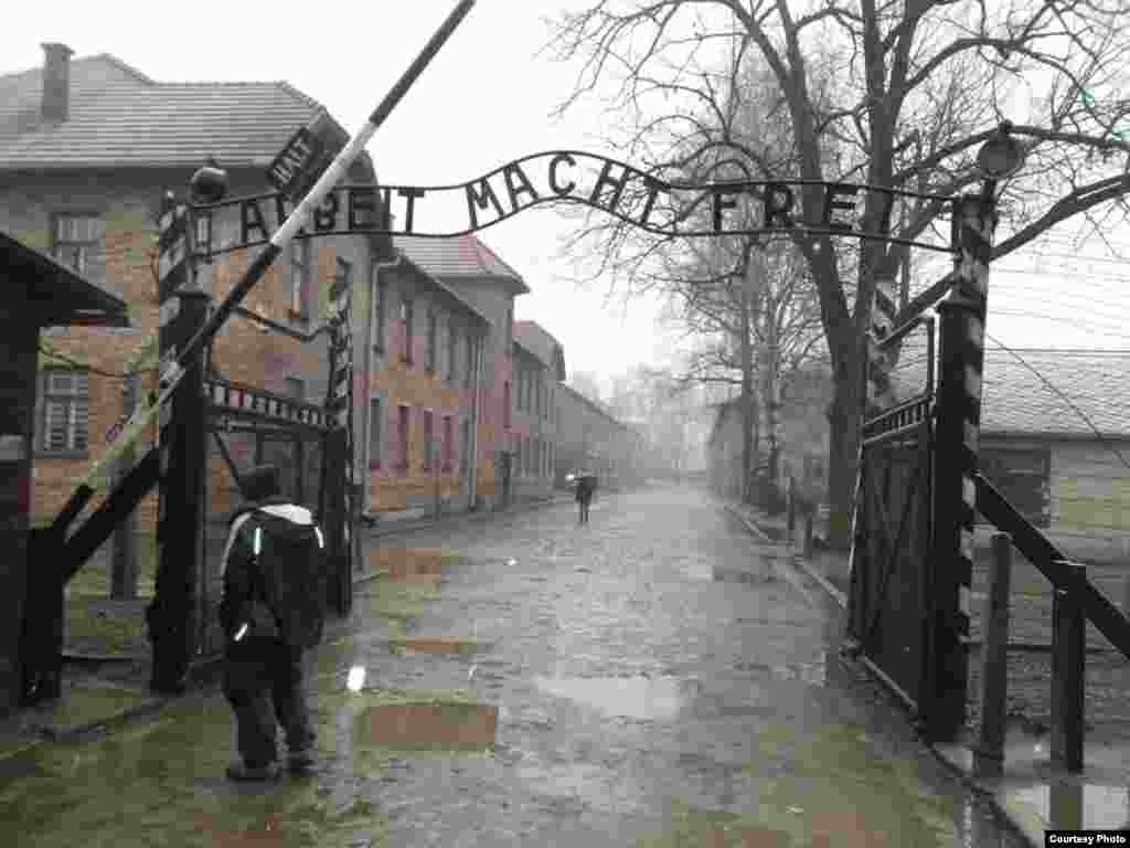 Praćeni kišom, susnežicom i vetrom stižu u Aušvic &nbsp;