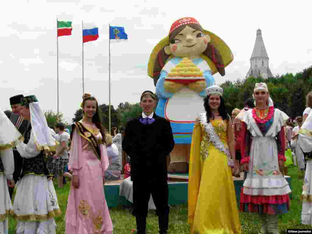 Нури Сираҗи фотосы - Мәскәү Сабан туенда