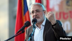 Armenia -- Dashnaktsutyun leader Vahan Hovhannisian addresses a rally in Yerevan's Liberty square, 2May2012.