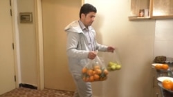 احمد صمیم نعیمي، د امریکا د ویزو د بندېدو تر پرېکړې وروسته د زرګونو نورو افغانانو په څېر خپلې راتلونکې ته اندېښمن دی.
