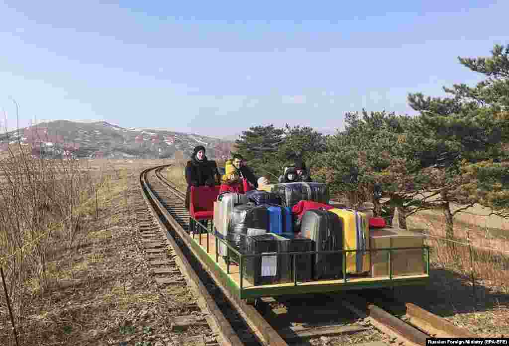 Russian diplomats and family members leave North Korea and head home to Russia using a hand-pushed rail trolley due to Pyongyang&#39;s coronavirus restrictions, near Khasan, in the Primorye region. (epa-EFE)