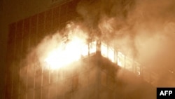 دا انځور په ۲۰۲۵ ز کال کې د کروشیا د زغرب ښار په یوه ودانۍ کې د لګېدلي اور دی.