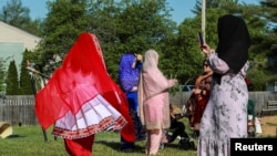 ایالات متحده - زنان افغان در حال تجلیل از عید در کنتاکی