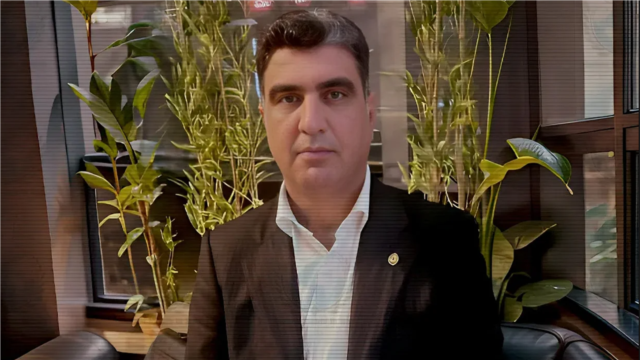 اعلام آمادگی ۸۲ وکیل برای حقیقتیابی مرگ خسرو علیکردی؛ گفتوگو با مصطفی دانشجو اعلام آمادگی ۸۲ وکیل برای حقیقتیابی مرگ خسرو علیکردی؛ گفتوگو با مصطفی دانشجو