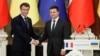 Ukrayna və Fransa prezidentləri Volodimir Zelenski (sağda) və Emmanuel Makronun fevralın 8-də Kiyevdə görüşü