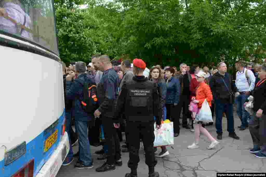 16. Poliția a reușit cu greu să păstreze ordinea publică. (Foto: Ciprian-Rafael Raețchi)