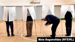 За 30 дней до выборов, ЦИК Грузии проведет регистрацию в качестве кандидатов лиц, желающих стать президентом страны