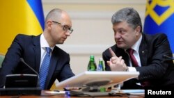 Арсеній Яценюк (л), Петро Порошенко на засіданні уряду, 10 вересня 2014 року