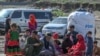 Avganistanske izbeglice koje čekaju na deportaciju u Avganistan ispred centra za registraciju u Landi Kotalu, blizu pakistano-avganistanske granice u Torkamu, 19. aprila 2025.