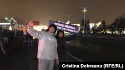 Proteste în Piața Victoriei împotriva ordonanței lui T. Toader. Taximetriștii, cu protest separat, blochează Bucureștiul