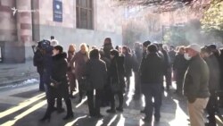 «Իմ հարցերի պատասխանը չեմ ստացել». անհետ կորած զինծառայողների հարազատներից մի խումբ հանդիպել է վարչապետին