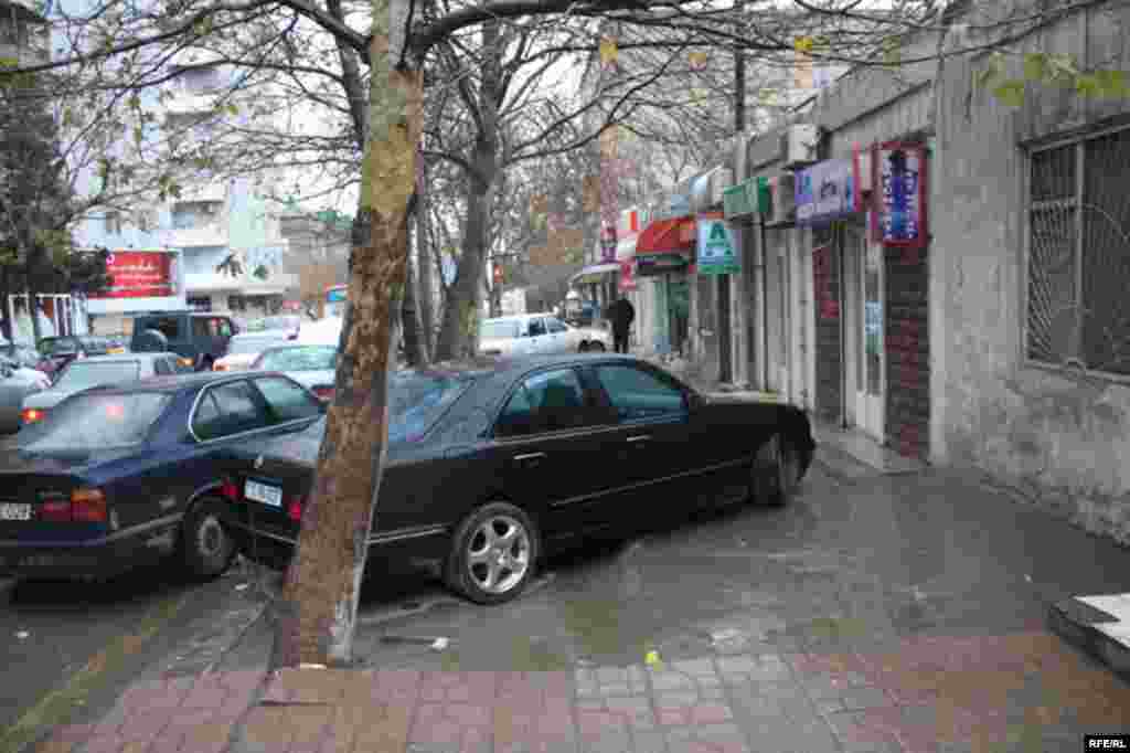 Bakının maşınla dolu səkiləri #11