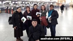 Türkiýede iş rugsadyny alan türkmen migrantlary