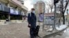 Silviu Roșu egyike azoknak a romániai vak polgároknak, akik vezető kutyát kaptak. A legtöbb, hasonló helyzetben lévő ember nem meri egyedül elhagyni a házát