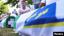 'Djecu smo odgojile da ne mrze': Obilježena 30. godišnjica genocida u Srebrenici