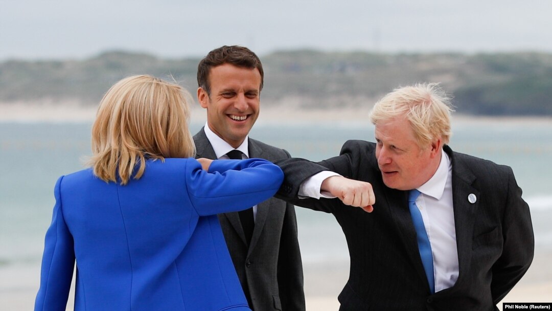 Relațiile dintre Emmanuel Macron și Boris Johnson nu sunt la cel mai bun nivel, scrie presa internațională. Eticheta de „clovn”, pusă de președintele francez premierului britanic, ar fi fost folosită într-o discuție privată.