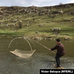 Imagine surprinsă în timpul filmărilor pentru următorul documentar Pur și Simplu, Moldova