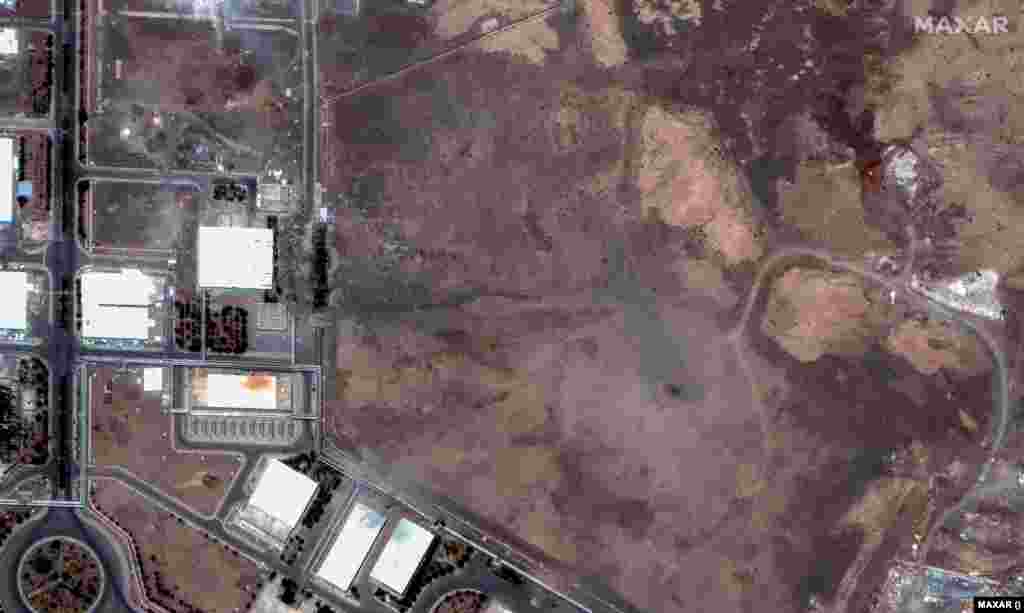 ივნისის შუა რიცხვებში ისრაელმა ირანის წინააღმდეგ უპრეცედენტო საომარი მოქმედება დაიწყო, რასაც მოჰყვა 12-დღიანი ომი, რომელშიც აშშ-ც ჩაერთო და დაბომბა ირანის ბირთვული ობიექტები. ამერიკამ განაცხადა, რომ „გააცამტვერა“ ირანის ფორდოს, ნათანზის და ისპაანის ბირთვული ობიექტები და ამით ბოლო მოუღო თეირანის ბირთვულ პროგრამას.სატელიტურ ფოტოზე: ირანის ბირთვულ ობიექტებისთვის მიყენებული ზიანი