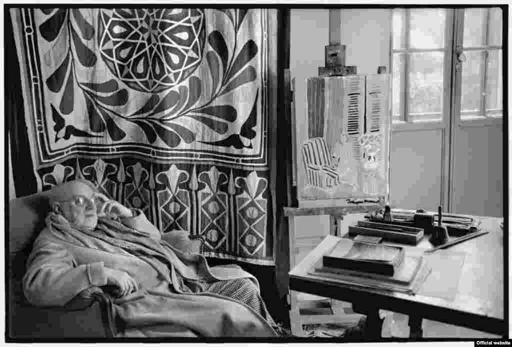 Mattisse în casa sa de la Vence, 1944, foto, &copy; Henri Cartier-Bresson / Magnum Photos, Courtesy Fondation HCB / Agentur Focus. &nbsp;