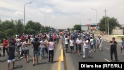 Протестующие в Шымкенте утверждают, что взрывы уничтожили их дома 