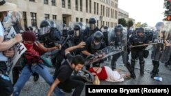 Pamje nga ndërhyrjet e policisë gjatë protestave në Sent Luis