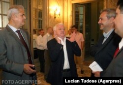 Adrian Năstase, în 2008, pe când era președintele Consiliului Național al PSD, alături de deputatul Viorel Hrebenciuc și Liviu Dragnea - cel care avea să devină președintele partidului. În anii următori, toți aveau să fie condamnați la închisoare.