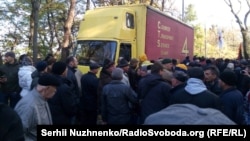 Заблокована силовиками машина в урядовому кварталі, 22 жовтня 2017 року