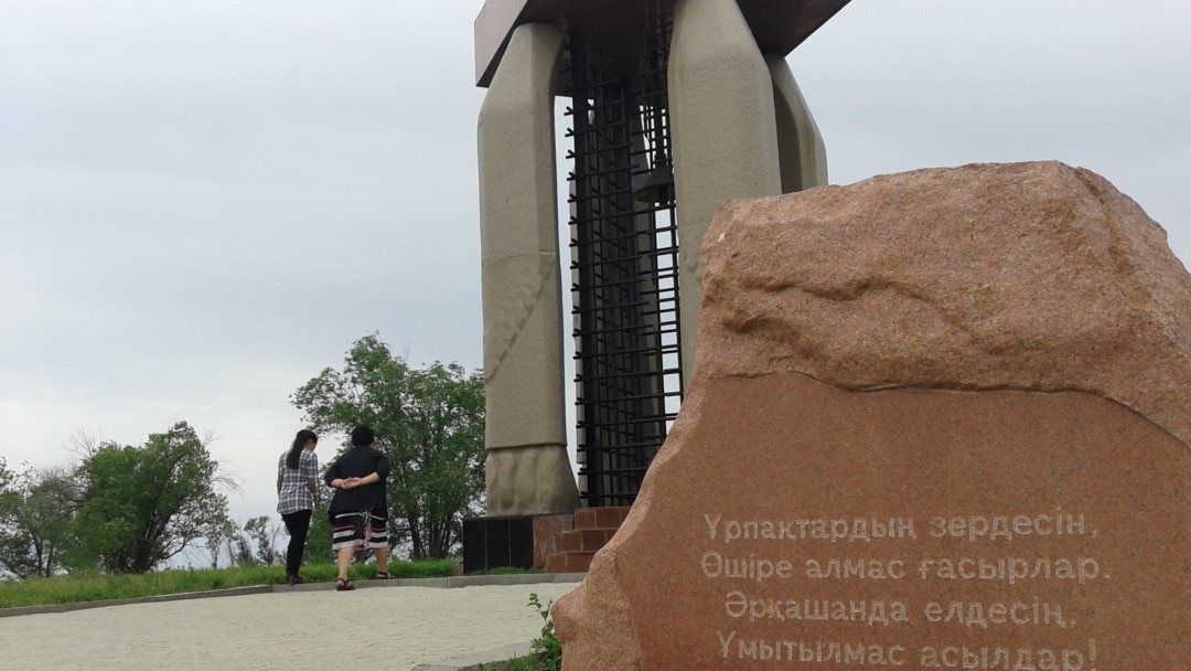 Орыс порно, бал, бля, тоқтама. Селена Гомис секс фильмі