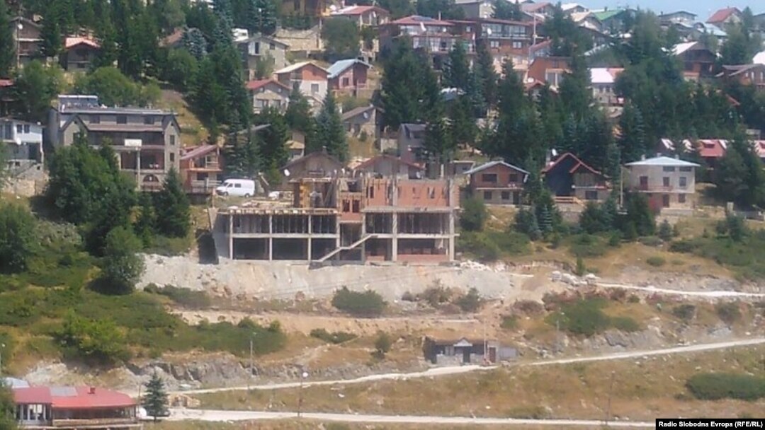 Изградба на џамија на Попова Шапка без одобрение за градба
