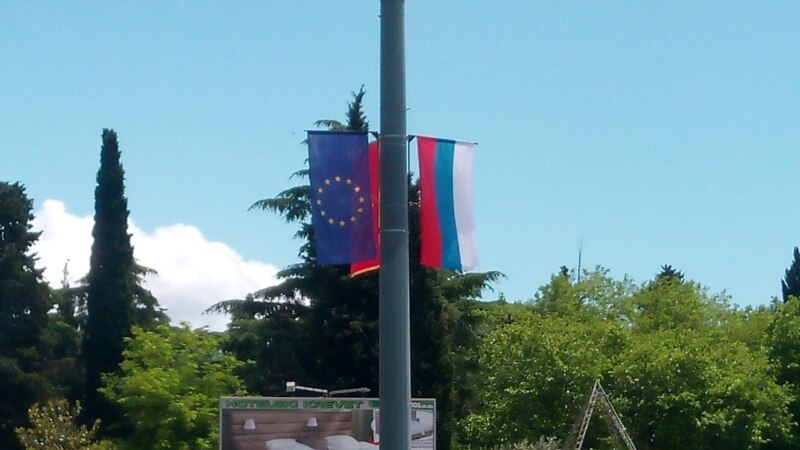Proslava crnogorske nezavisnosti u Budvi srpskim trobojkama