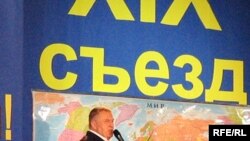 Жириновский доложил съезду о «всемирной гражданской войне»