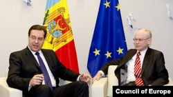 Președintele Cosiliului UE, Herman Van Rompuy cu președintele interimar Marian Lupu în martie la Bruxelles