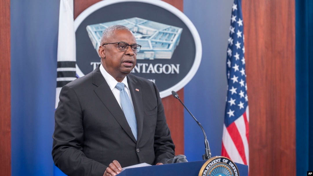Secretarul american al Apărării, Lloyd Austin în timpul unui briefing la Pentagon.