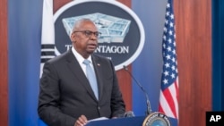 Secretarul american al Apărării, Lloyd Austin în timpul unui briefing la Pentagon.