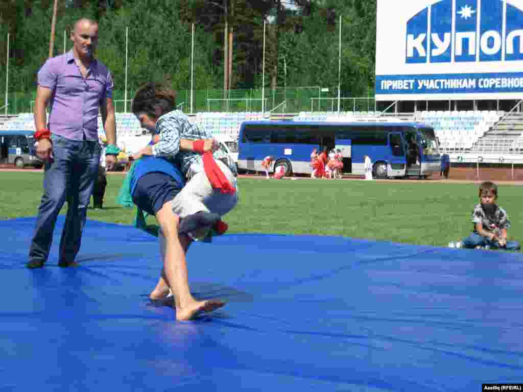 Малайлар бил алыша