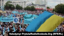 Траурный митинг к 69 годовщине депортации крымских татар, Симферополь, 18 мая 2013 года, архив.