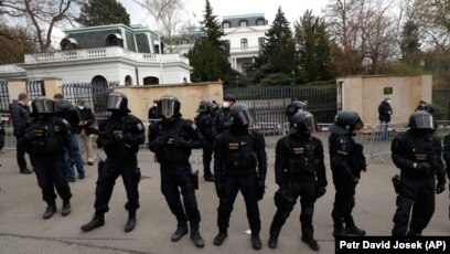 Czechs Round Up Suspects Allegedly Planning To Join Russia Backed Fighting In Ukraine