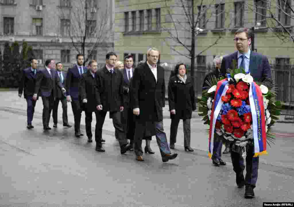 Aleksandar Vučić i delegacija Vlade Srbije.