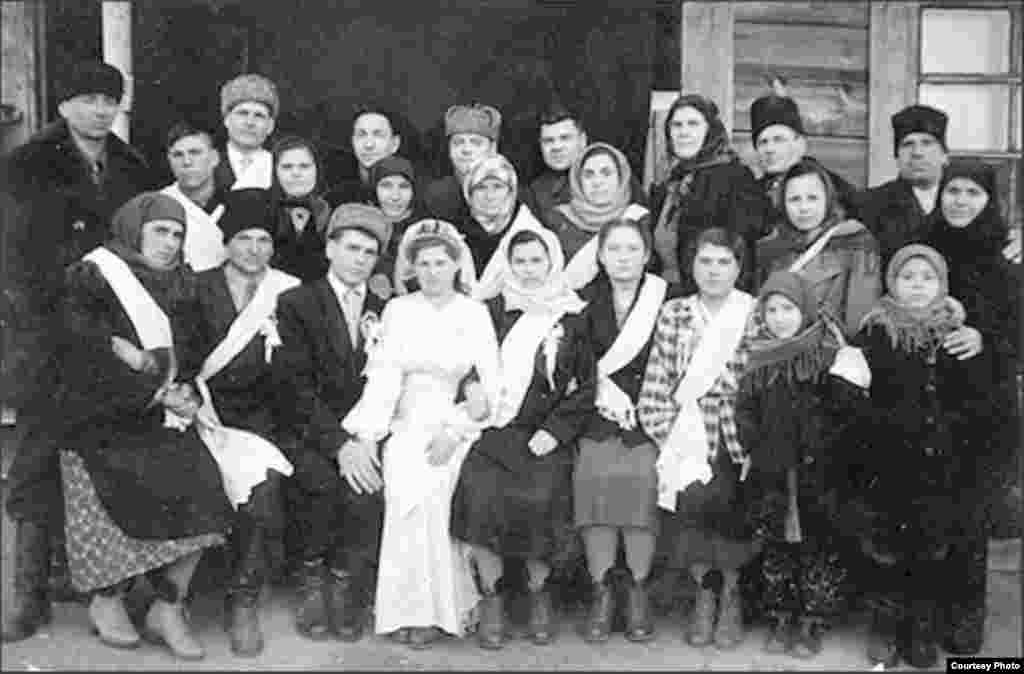 Moldoveni deportați de sovietici în 1941 - Din albumul Elenei Șișcan