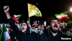 Njerëzit mblidhen pas shpalljes së një armëpushimi dyjavor në luftën e Iranit, në Teheran, Iran, më 8 prill 2026.