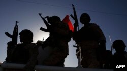 İraqın Kərbəla şəhərini qoruyan silahlılar 