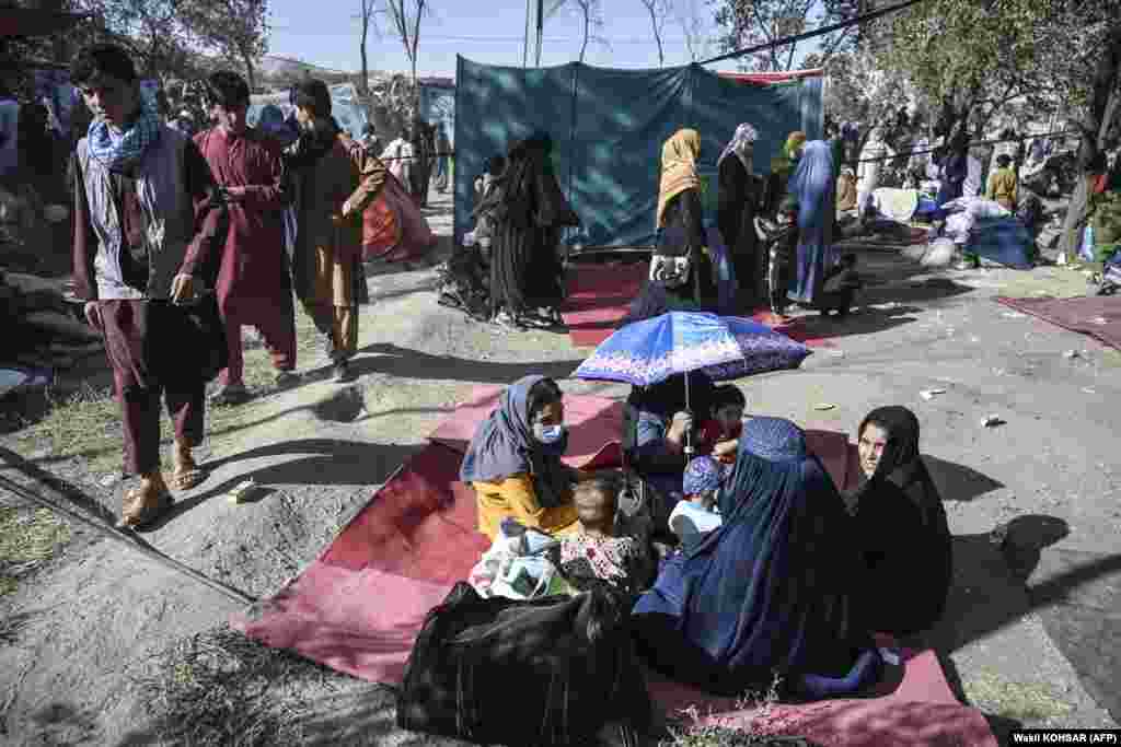 Internally displaced Afghan families rest in a field in Kabul after fleeing Kunduz and Takhar provinces, where fighting raged between Taliban militants and Afghan security forces.