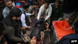 اسلام آباد کې د یوه ټپي د انتقال شېبه 