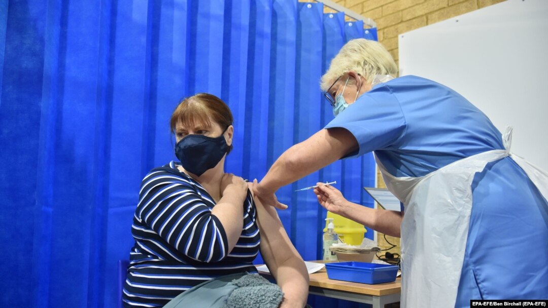 Vaccinarea a început deja în Marea Britanie. 