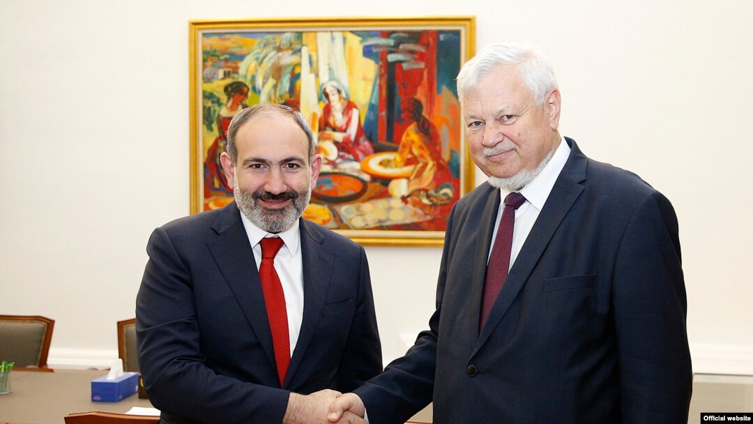 Nikol Pashinyan və Andrzej Kasprzyk 