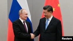 Vlagyimir Putyin és Hszi Csin-ping a BRICS-csúcstalálkozón Brazíliavárosban 2019. november 13-án