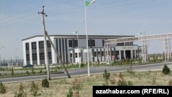 Lebap, Garlyk şäheri, boş ýatan sport mekdebi